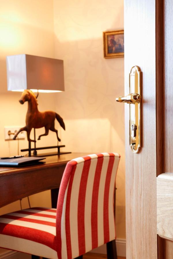 Relais & Chateaux Hardenberg Burghotel Нёртен-Харденберг Экстерьер фото